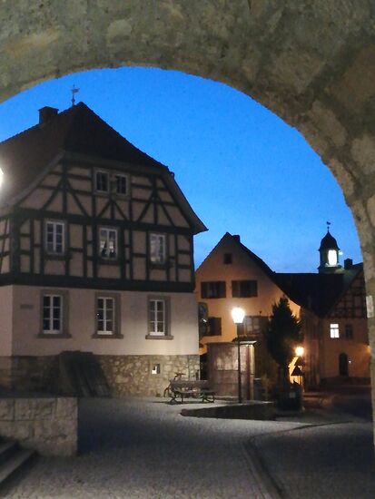 Es ist schon dunkel, als wir zum Campingplatz zurück gehen.