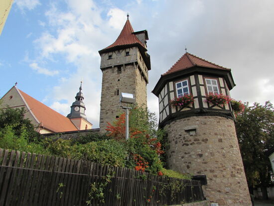 Im Vordergrund der Wächterturm