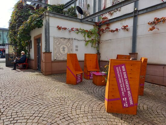 Ein Platz der drauf hinweist, das Speyer UNESCO- Welterbe ist.