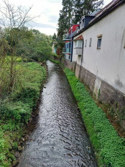 Hier wurde die Mauer in die Häuser integriert