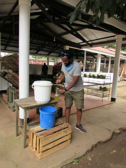 Beim Farmer ist als erstes Hände waschen angesagt.