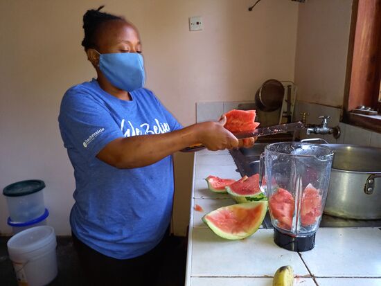 Leah macht sich gleich ans Werk  