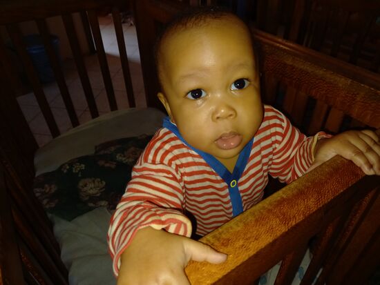 Ehe ich mich wieder auf den Weg entlang der Straße mache, streiche ich jedes Kind noch einmal über das Köpfchen.