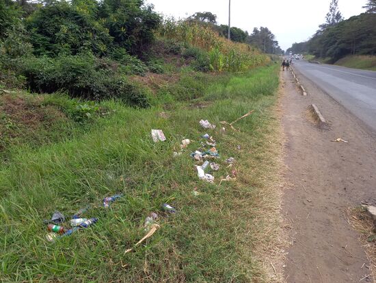 Müll ist leider ein echtes Problem. Es gibt weder Mülltrennung noch eine Umweltgerechte Entsorgung. Der Abfall wird gesammelt und verbrannt oder in der Natur entsorgt.