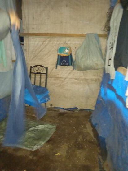 Die Umkleide, in der Anita unzählige Jeans probiert.