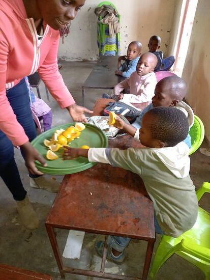 Danach eine halbe Orange und die  Kinderaugen haben gestrahlt.