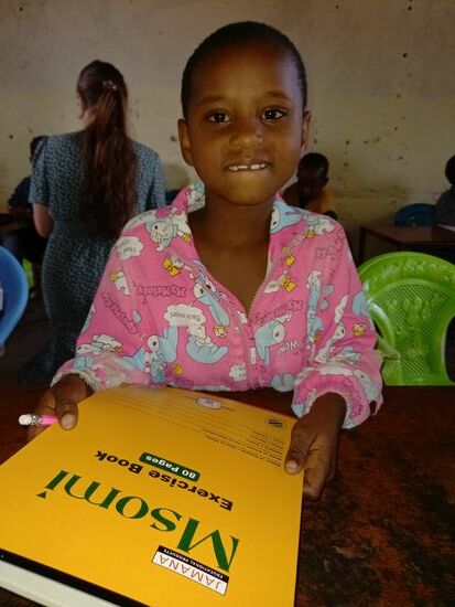 Manche können es kaum glauben, das sie heute so viel geschenkt bekommen.