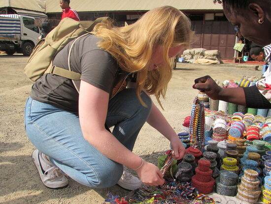 Der Massai Schmuck ist einfach verlockend.