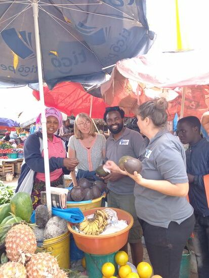 Bei so viel Spaß kaufen wir der Sängerin auch etwas ab.