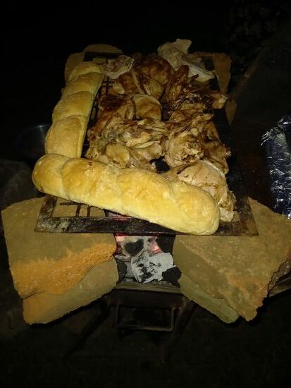 Auch für das Kräuterbrot wurde ein Platz gefunden.  Bei der Kräuterbutter hat Anita improvisiert,  es ist nun Kräuter Margarine .