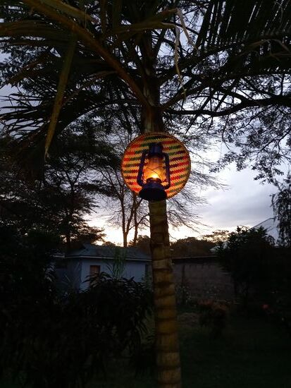 Im Garten herrscht derweil romantische Stimmung