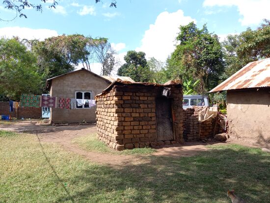 Das kleine Häuschen, ist die Küche der Großmutter.