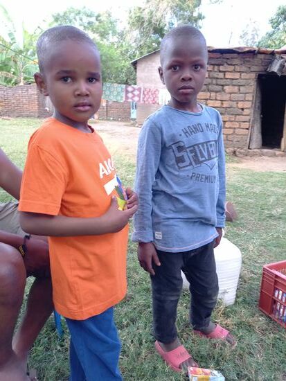 Auch der Junge aus der Nachbarschaft hat etwas abgekommen