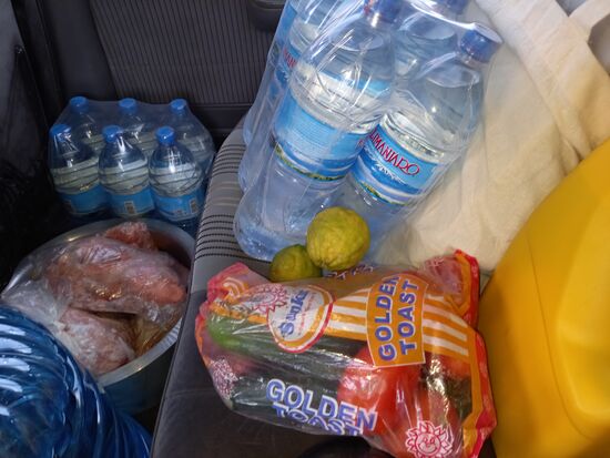 Noch größere Freude werden wir durch die Hähnchen auslösen, die Mr JJ vor Ort grillen wird 