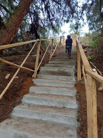Ehe wir den höchsten Punkt unserer Wanderung erreichen müssen wir gefühlt noch unzählige Treppen steigen.