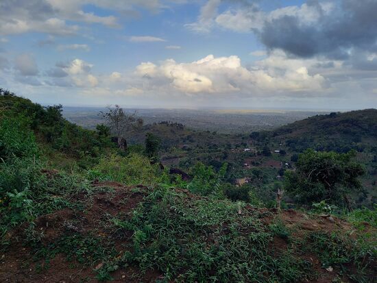 Es geht langsam aber stetig zunächst bergauf und wir haben eine schöne Fernsicht.