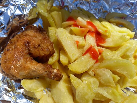 Lecker Hähnchen mit Pommes