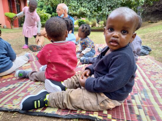 Die neuen Schuhe wurden sofort angezogen.