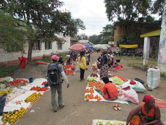 Weiter geht`s über das bunte Treiben auf dem Markt