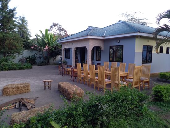 Als wir ankommen laufen die Vorbereitungen auf Hochtouren.