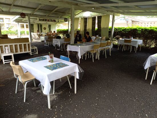 Eine nettes, sauberes Lokal mit einer guten Speisekarte mit den unterschiedlichsten Variationen an Toast, Baguette und Salat. Außerdem gibt es WLAN, weshalb das Lokal von vielen Ausländern aufgesucht wird.