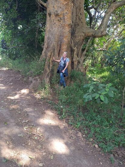 Ehe wir zum Hostel zurückkehren,  macht Rajabu noch ein Foto von mir. Für mich war es ein schöner Spaziergang voller neuer Eindrücke.