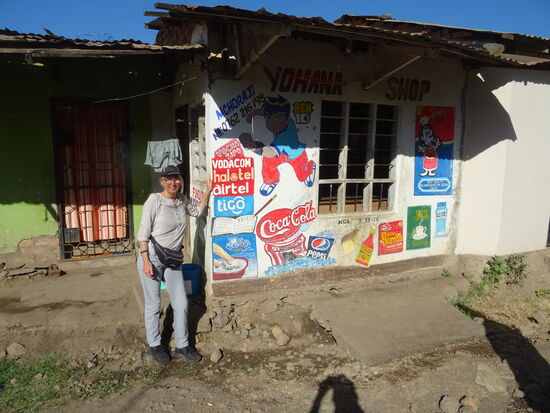 In den Dörfern reiht sich Geschäft an Geschäft. Jeder scheint hier jedem etwas zu verkaufen und so hat jeder sein kleines Einkommen.