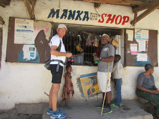 Nach drei Stunden Fußmarsch nähert sich unsere Tour dem Ende und wir brauchen dringend eine Erfrischung.