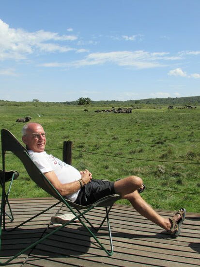 So kann man es sich gut gehen lassen und Büffel beobachten. Leider war es zu heiß um länger zu verweilen.