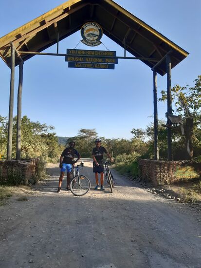 Im Eingangsbereich zum Arusha Nationalpark