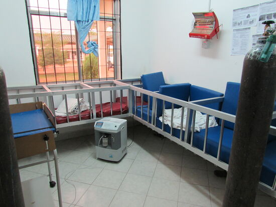 Das Zimmer mit den Wärmebettchen und dem einzigen Beatmungsgerät.