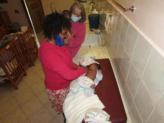 Nicht nur die Pampers kommen gleich in Benutzung, sondern auch einige der Strampler.