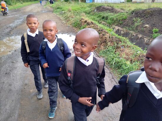 Die Kinder sind immer auf einen Smalltalk mit Mzungus aus.