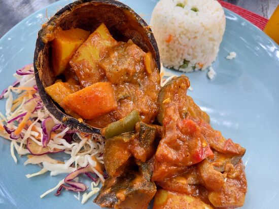 Lecker Gemüse Curry in Kokusnuss Soße.