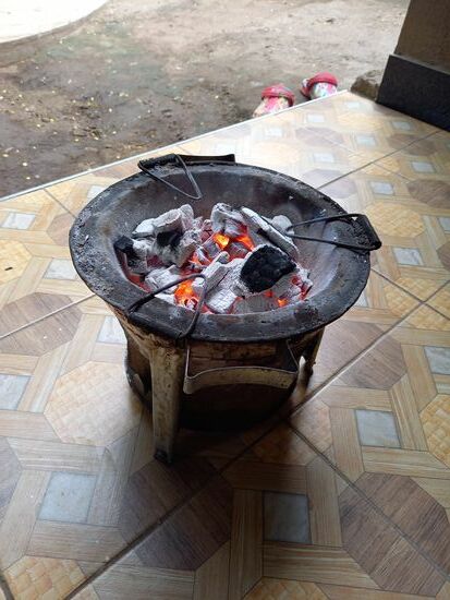 Draußen wurde schon die Feuerstelle vorbereitet.