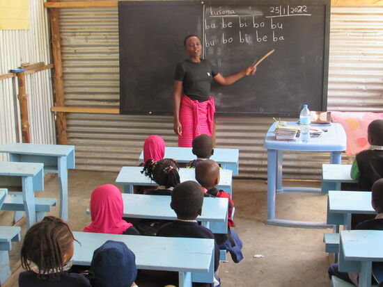 Der Unterrichtet startet und viele Lehrer in Deutschland würden sich wohl die Disziplin dieser Kinder in ihrer Klasse wünschen.