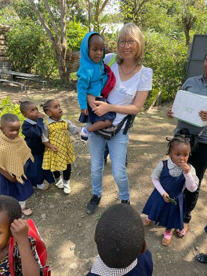 Schließlich heißt es Abschied nehmen,  denn um 15Uhr endet das Ganztagsangebot. Die Kinder fragen wann ich wieder komme.  Ich verspreche es.