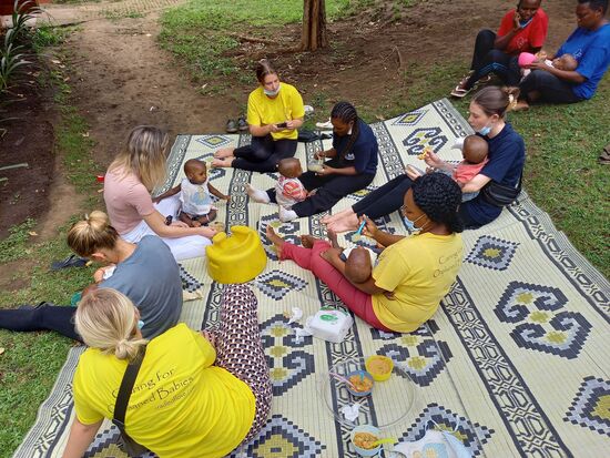 Auch bei den Krabbelkindern gibt es alle Hände voll zu tun.