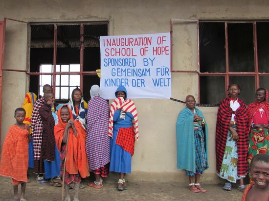 Jetzt konnte endlich die Zeremonie beginnen 
Nancy hatte extra dieses Banner angebracht - darüber habe ich mich sehr gefreut.