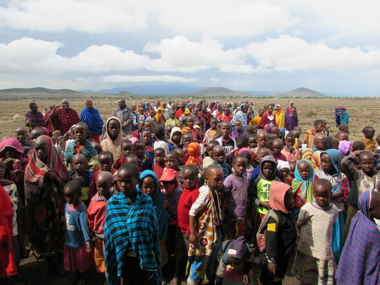 Dann erklingt der spezielle Gesang der Massai der mir sofort wieder unter die Haut geht und mein Herz zutiefst berührt und mich gleichzeitig sehr glücklich macht.