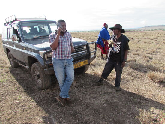 Auch Mr. JJ ist inzwischen mit unserem Fahrzeug da. Er ist wirklich ein guter Fahrer!