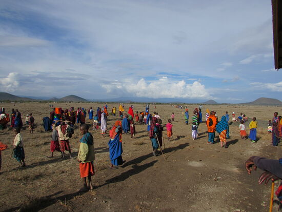 Es waren so unglaublich viel gekommen - ungefähr 450 Frauen, Männer und Kinder.