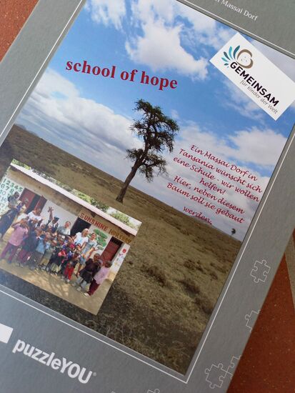 Mit diesem Puzzle finanzieren wir einen großen Teil der Schule.