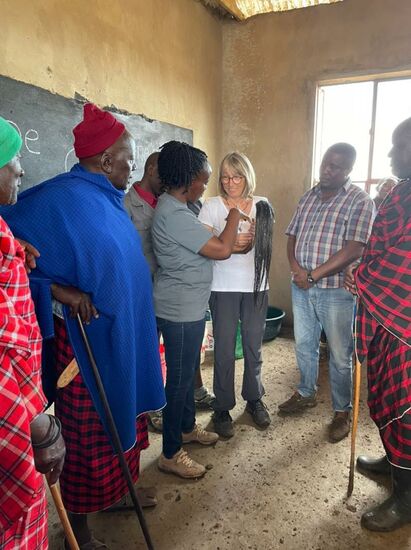 Hier erfolgt die Übergabe des Geschenks für Matthias.