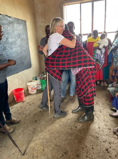 Mir schlägt so viel Dankbarkeit und Herzlichkeit entgegen, das ich meine Gefühle in dem Moment kaum in Worte fassen kann.