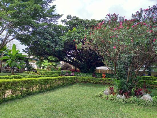 Als ich Glory erzähle, dass mir die Anlage gut gefällt, sagt sie das es vielleicht daran liegt, daß dieses Krankenhaus von Deutschen gesponsert wird.