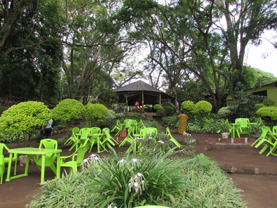 Die Anlage ist terrassenförmig angelegt und so hat man von jedem Platz eine gute Sicht auf den See.