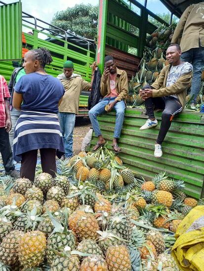 Leah verhandelt bereits den Preis.