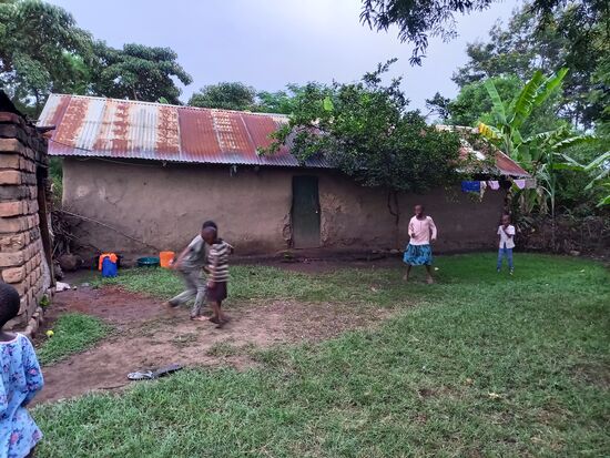 In diesem Lehmhaus wohnt die Oma.