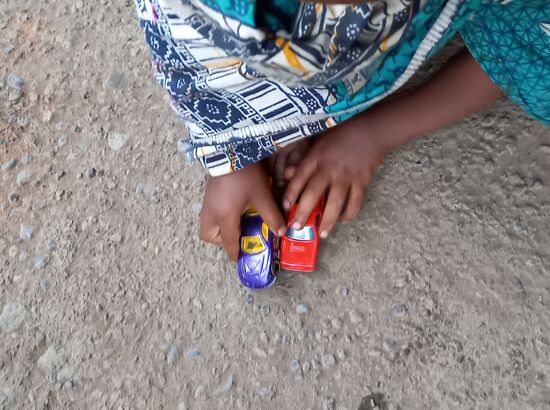 Ein paar Spielzeugautos gab es auch 